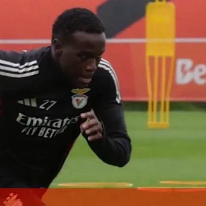 Benfica mantém preparação para Taça com Bruma em sprint e aplausos de Mourinho