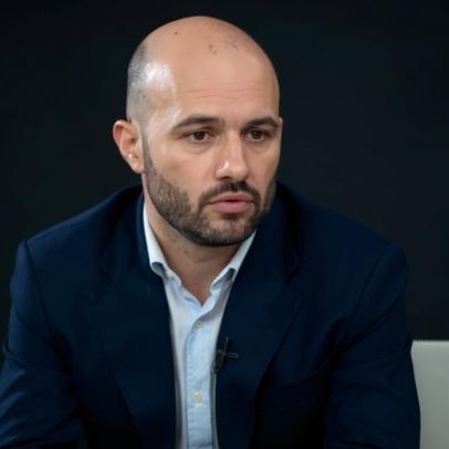 Rafael Soares recebe braçadeira de capitão do Benfica, até Mourinho falar