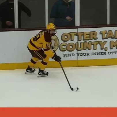 Jogadora de hóquei faz túnel a adversária e surpreende público