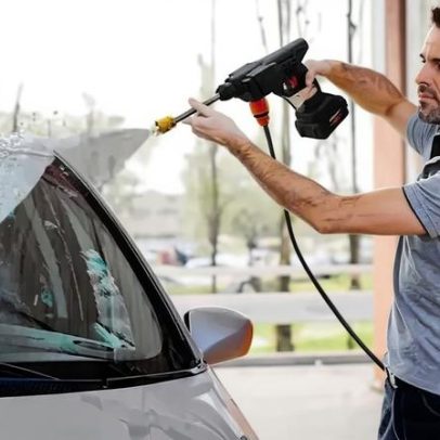 Máquina de pressão para lavar o carro com tudo por menos de 12€
