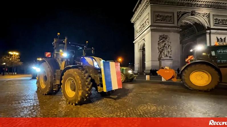 Agricultores levam tratores a Paris em protesto contra o acordo UE-Mercosul