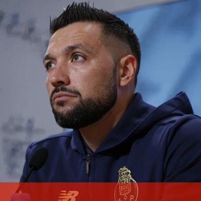 Farioli comenta risco com Thiago Silva e trabalho de Sudakov e Pavlidis