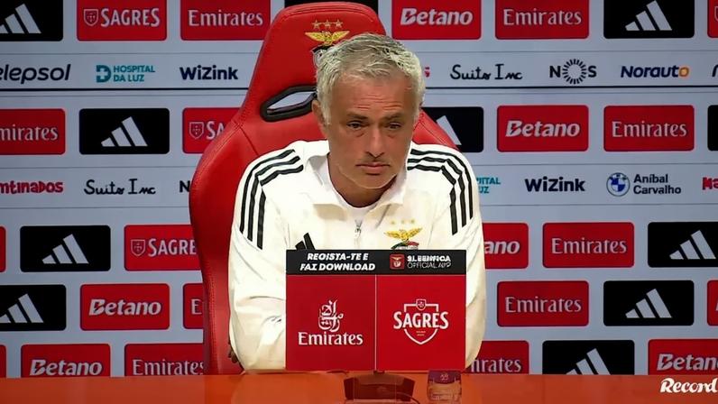 Mourinho e Sudakov enfrentam incerteza de ter entes queridos num cenário de guerra