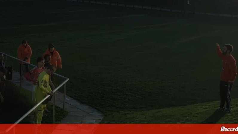 Apenas adepto do Benfica viu a equipa B frente ao Newcastle e viajou 6h