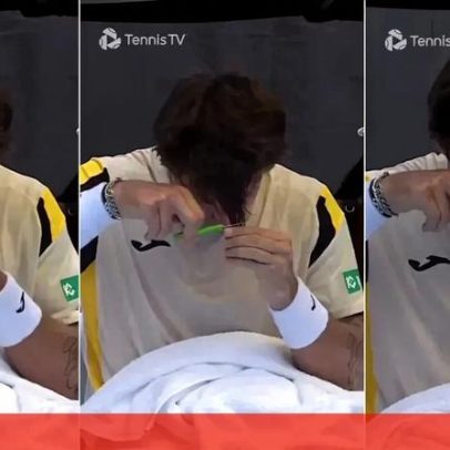 Tenista corta o próprio cabelo com tesoura durante jogo em Auckland