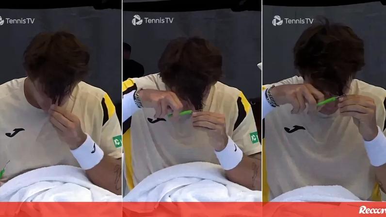 Camilo Ugo Carabelli protagonizou, na última segunda-feira, um momento insólito. Durante a primeira ronda do ATP 250 de Auckland (Nova Zelândia), no decorrer do encontro com o chileno Alejandro Tabilo, o tenista argentino de 26 anos decidiu pegar numa tesousa e cortar o seu próprio cabelo. O vídeo do momento rapidamente se tornou viral nas redes sociais. Quanto ao encontro, Camilo Ugo Carabelli acabou por registar uma derrota após perder por dois sets a zero (6-4 e 6-2).