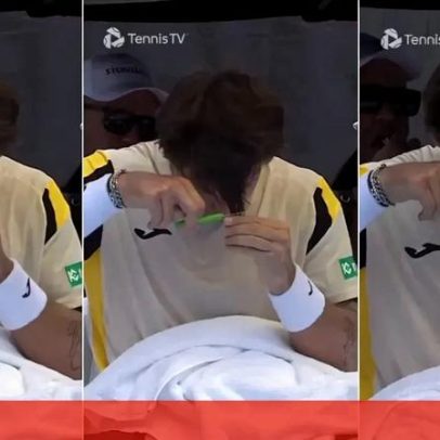 Tenista corta o próprio cabelo com tesoura durante jogo em Auckland