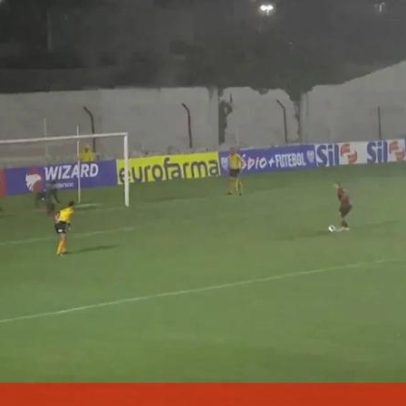 Brasileiro de 16 anos impressiona com frieza ao cobrar panenka