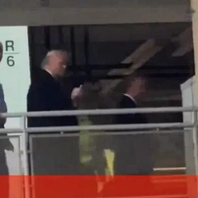 Vídeo mostra Donald Trump a fazer gesto obsceno a trabalhador numa fábrica da Ford