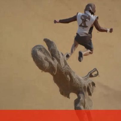 Queda no Dakar deixa piloto espanhol com fratura no pé após voo impressionante