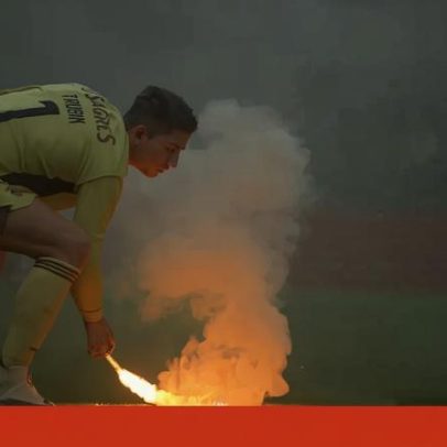 Chuva de tochas no FC Porto-Benfica deixa Dragão em alerta