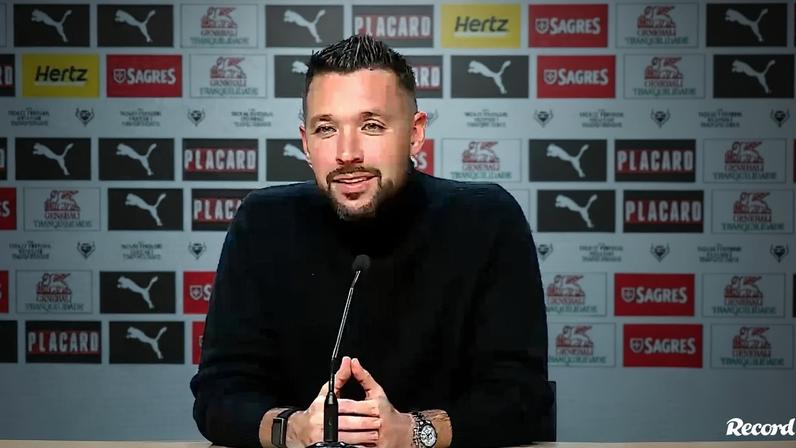 Farioli explica a resposta ao Porto ter jogado ao estilo Mourinho