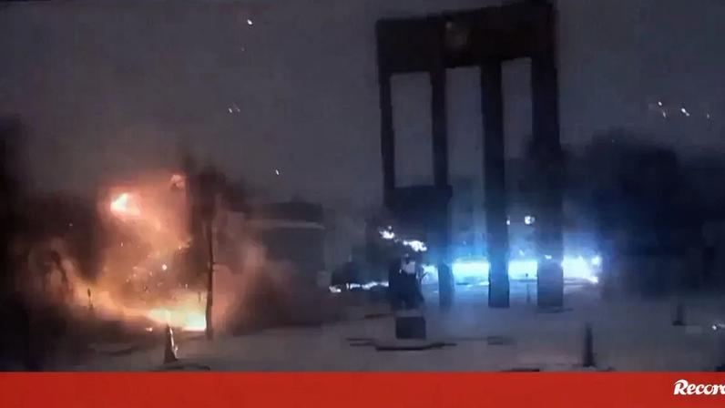 Funcionário que estava a limpar a neve sofreu ferimentos ligeiros