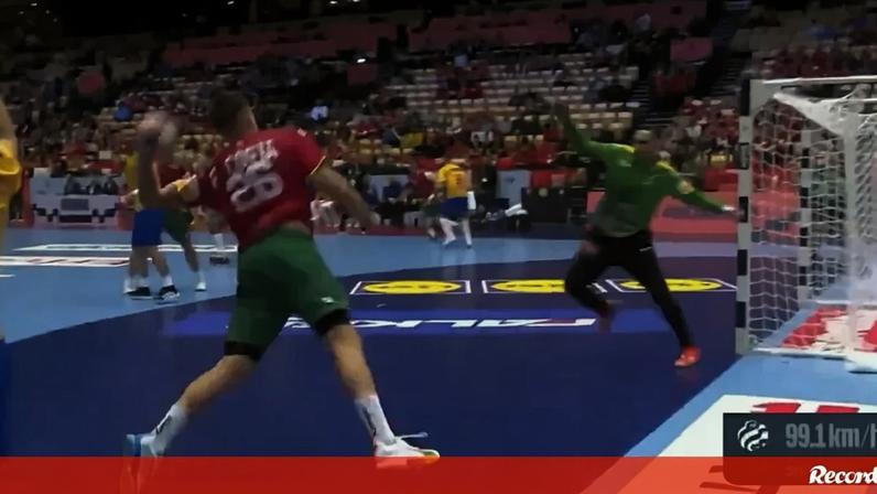 Magia pura: o grande golo de Kiko Costa na estreia vitoriosa de Portugal no Europeu de andebol