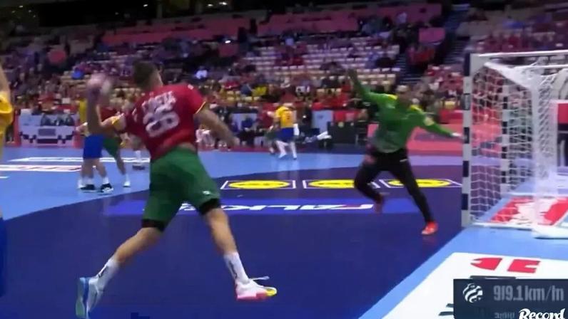 Magia pura: o grande golo de Kiko Costa na estreia vitoriosa de Portugal no Europeu de andebol