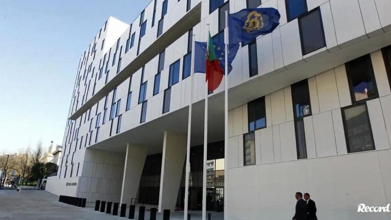 Judiciária explica que os indivíduos desenvolviam "a sua atividade numa clínica de fisioterapia, num solário, num ginásio e ainda em estabelecimentos que gerem e/ou frequentam"