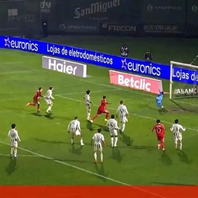 Autogolo insólito de Ntoi amplia vantagem do Benfica sobre o Rio Ave