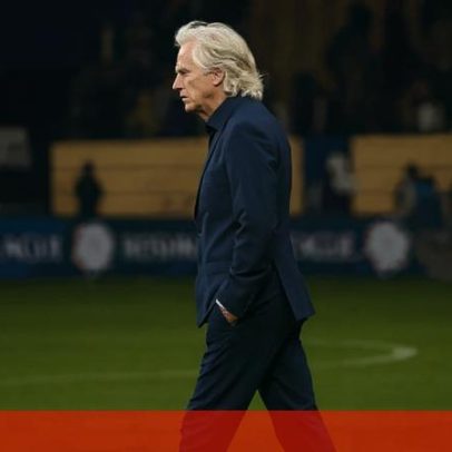 Estádio grita o nome de Jorge Jesus e treinador volta para agradecer