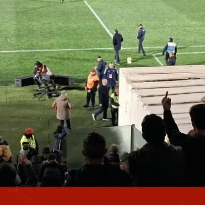 Mourinho mira adeptos do Rio Ave após provocações e regressa ao relvado