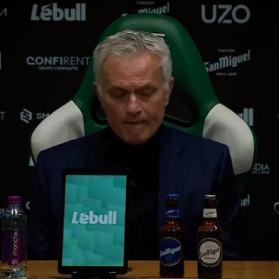 Mourinho admite não perceber táticas nem dinâmicas, com ironia