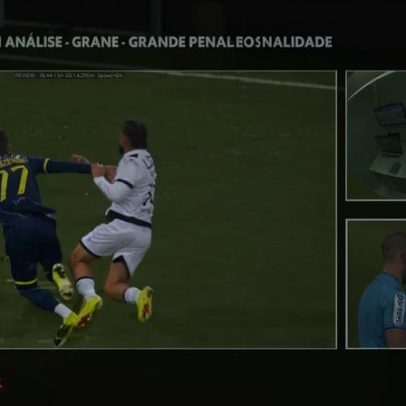 Falta para penálti revisada pelo VAR decide triunfo do FC Porto em Guimarães