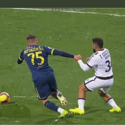 Falta para penálti revista no VAR decide triunfo do FC Porto em Guimarães