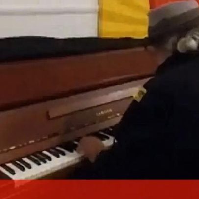 Manuel João Vieira encerra noite eleitoral cantando Marilú