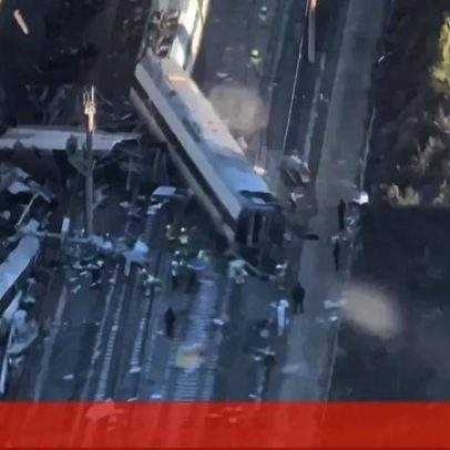 Colisão entre comboios de alta velocidade na Espanha mostra destruição