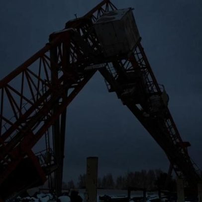 Vídeo mostra o colapso de grua numa fábrica na Rússia