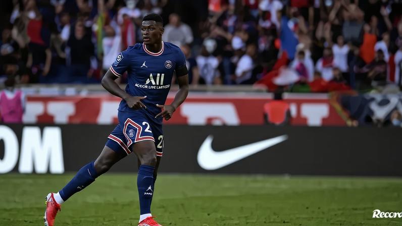 Nuno Mendes vai na quinta época ao serviço do PSG