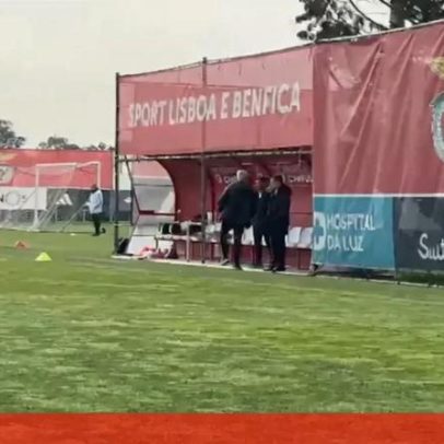 José Mourinho chega minutos após o treino começar; motivo do atraso do treinador do Benfica