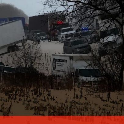 Mais de 100 veículos envolvidos em colisão com neve no Michigan