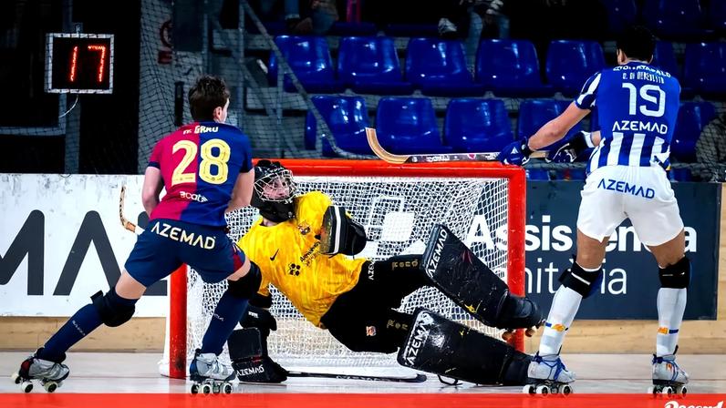 Jogo de hóquei em patins com atletas do FC Porto e do Barcelona