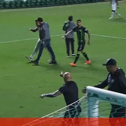 Chamaram Sampaoli de baixinho e treinador argentino quase chegou a vias de facto