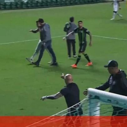 Sampaoli chamado de 'baixinho' e treinador argentino quase chegou a vias de facto