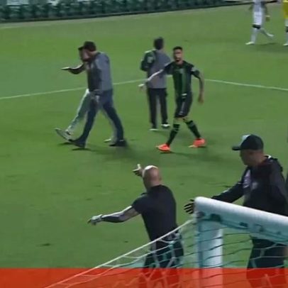 Chamaram Sampaoli de 'baixinho' e treinador argentino quase houve confronto