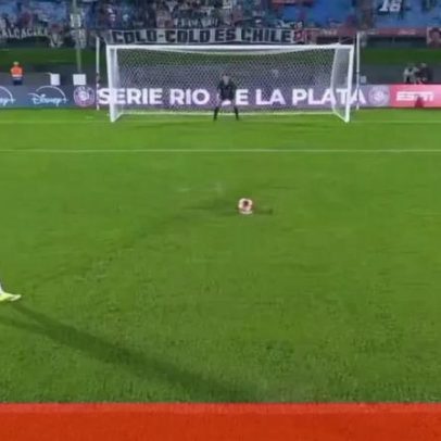Jogador falha Panenkada e alega lesão
