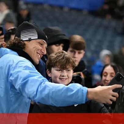 Depois de Mourinho, David Luiz recebe prenda especial no Chelsea