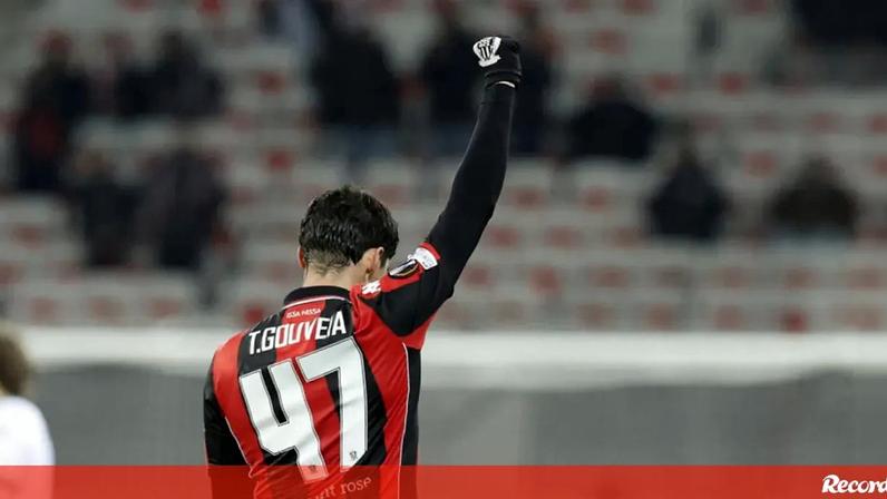 Tiago Gouveia celebrou no jogo Nice-Go Ahead Eagles da Liga Europa