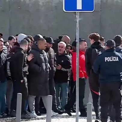Ultras do Benfica entram no Seixal; jogadores ficam retidos por mais de uma hora
