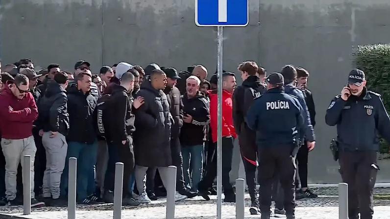 A reação do Benfica à entrada de 200 ultras no Benfica Campus