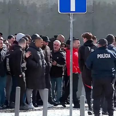 Ultras exibem tarja aos jogadores com mensagem de união