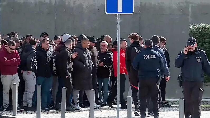 A reação do Benfica à entrada de 200 ultras no Benfica Campus