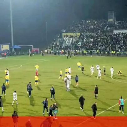 Empurrões e tensão no final do Arouca-Sporting geram confusão entre jogadores