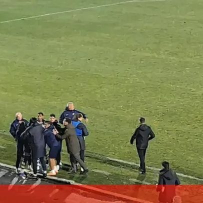 Matheus Reis revoltado após expulsão no Arouca-Sporting