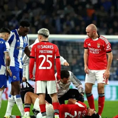 Richard Ríos mostra-se sem proteção no ombro direito