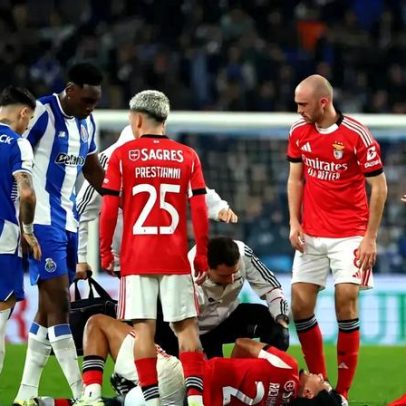 Richard Ríos já aparece sem proteção no ombro direito