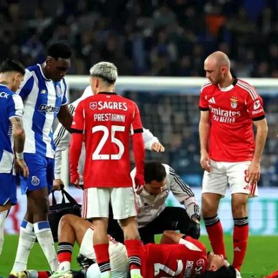 Richard Ríos mostra-se sem proteção no ombro direito