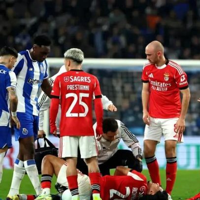 Richard Ríos mostra-se sem proteção no ombro direito