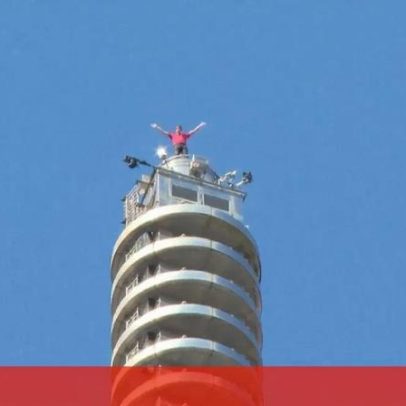 Norte-americano escala arranha-céus de 508 metros sem proteção